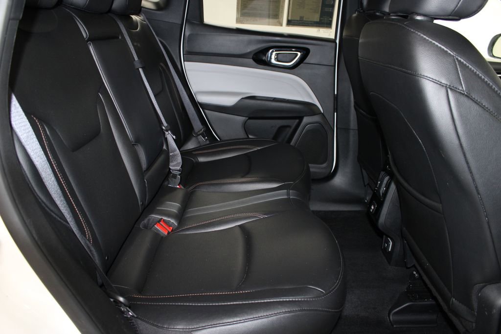 Used 2024 Jeep Compass Limited image 29