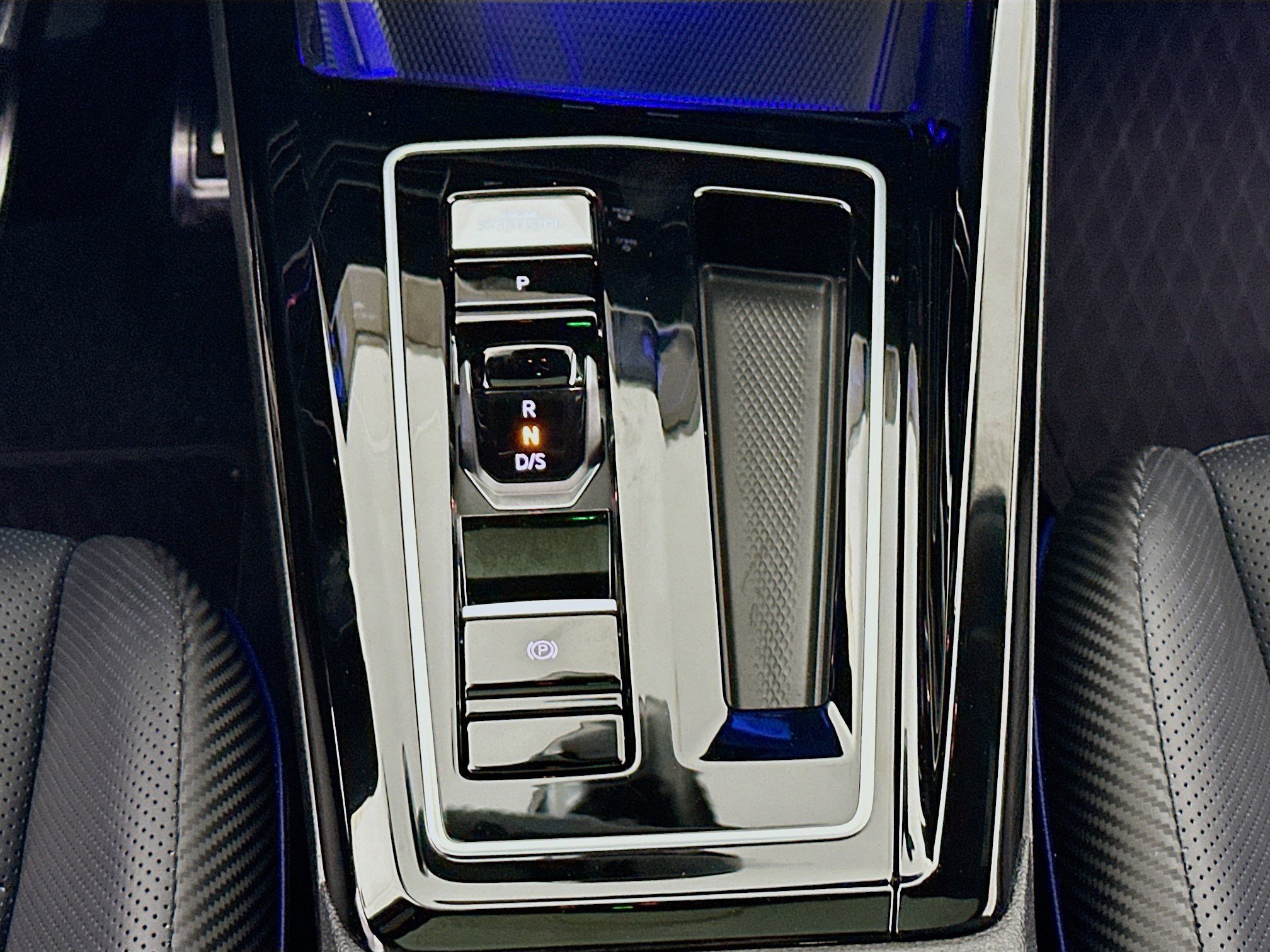 Used 2024 Volkswagen Golf R w/ MDO Package image 13