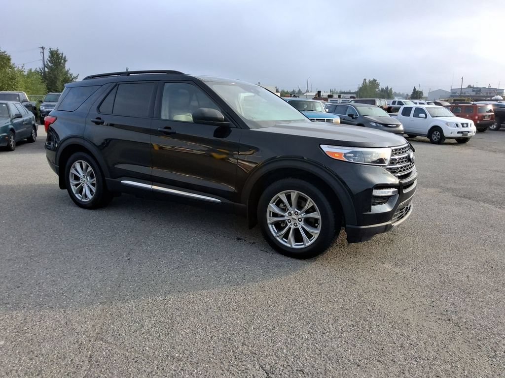 Used 2020 Ford Explorer XLT w/ Equipment Group 202A AWD/4WD image 2