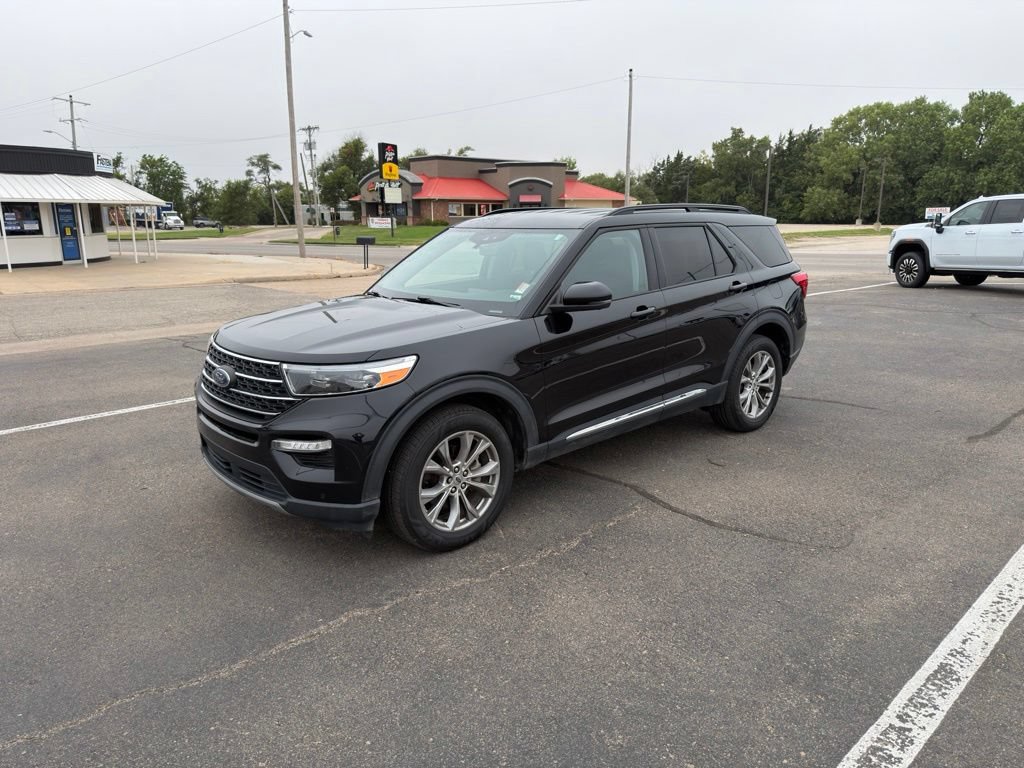 Used 2023 Ford Explorer XLT w/ Equipment Group 202A AWD/4WD image 8