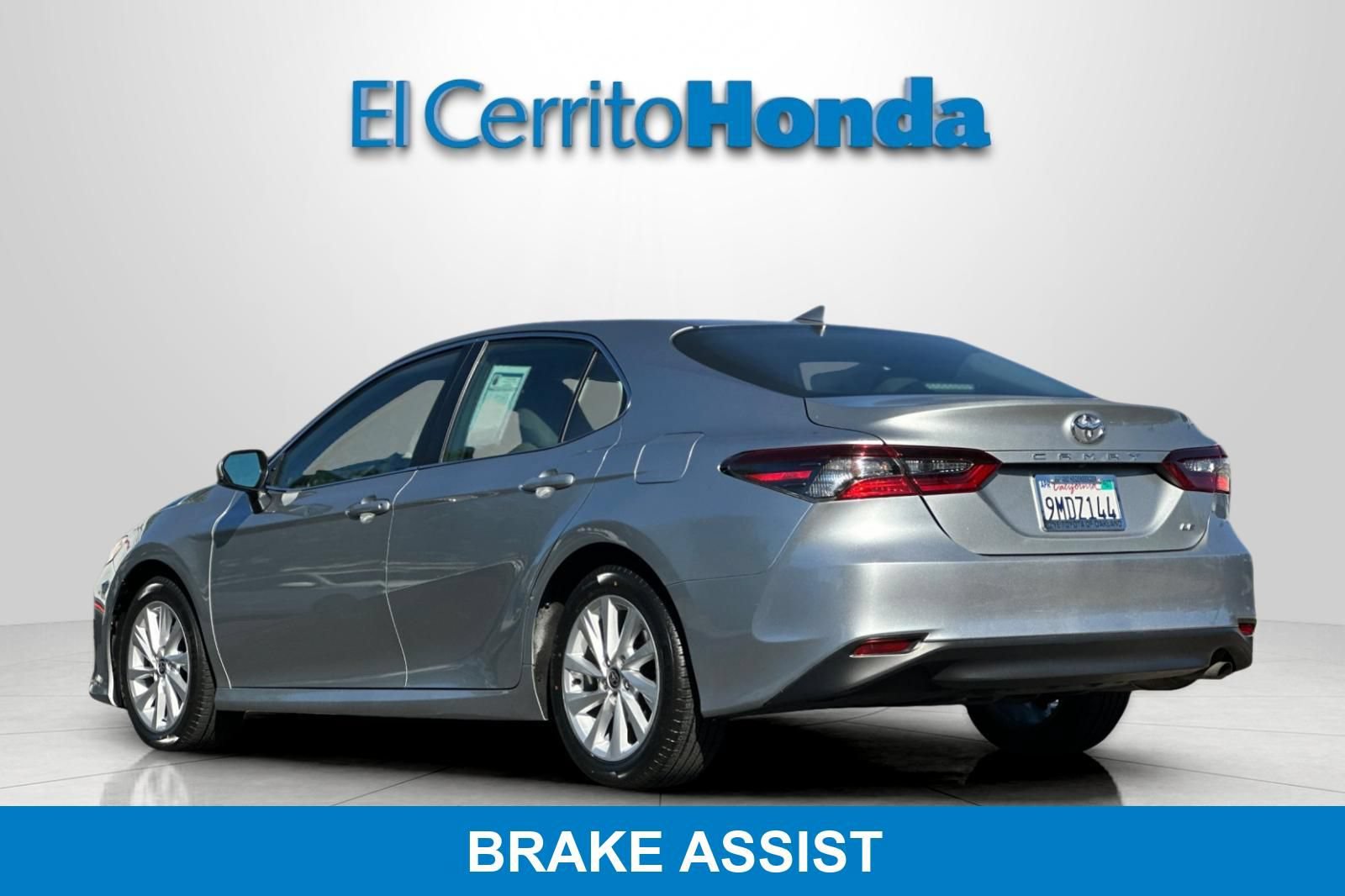 Used 2024 Toyota Camry LE FWD image 5