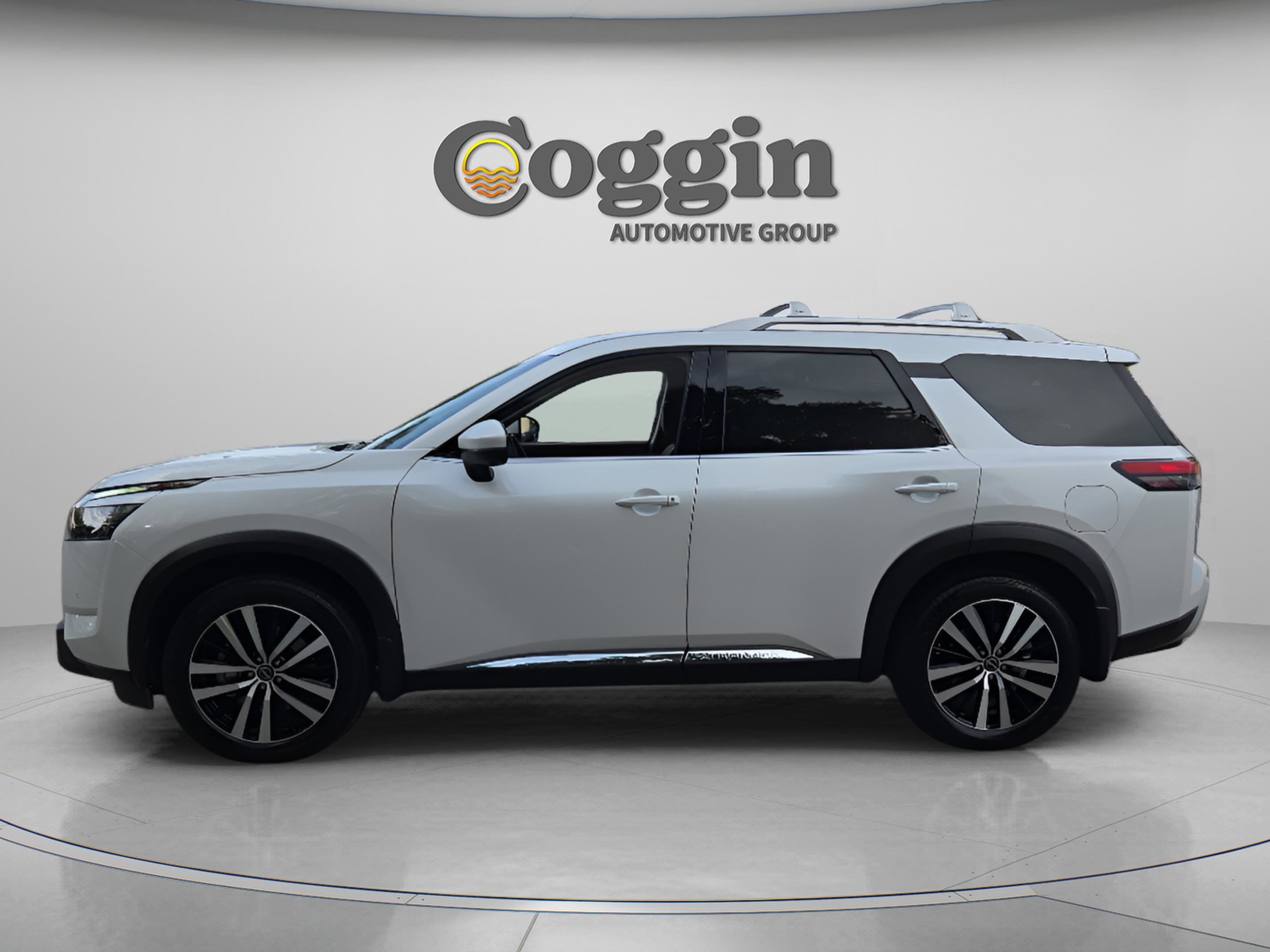 Used 2025 Nissan Pathfinder Platinum w/ Cargo Package FWD image 2