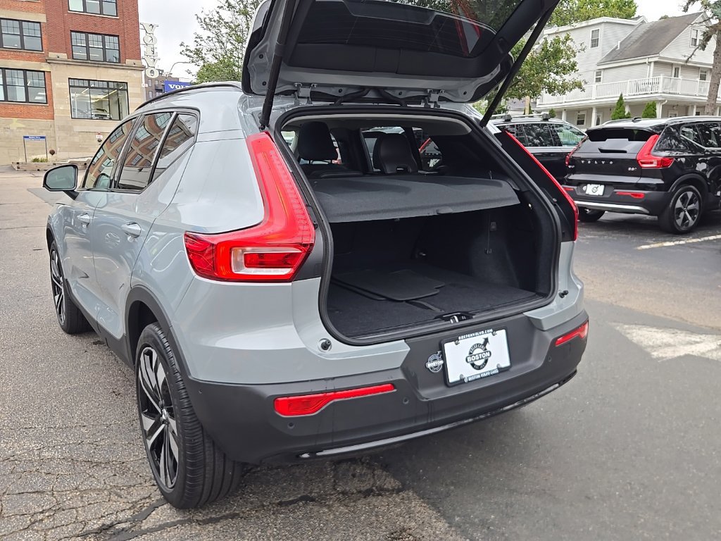 Certified 2025 Volvo XC40 B5 Ultra AWD/4WD image 12