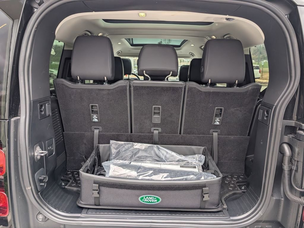Used 2024 Land Rover Defender 130 S image 36