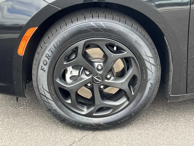 Used 2022 Chrysler Pacifica Touring-L w/ S Appearance Package FWD image 8