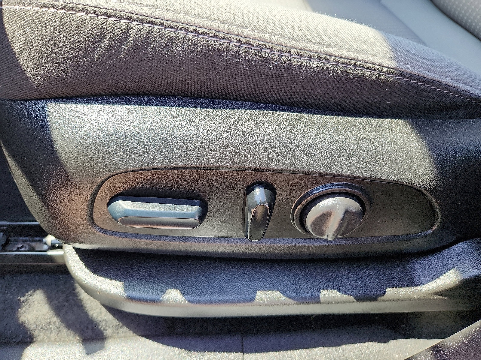 Used 2023 GMC Terrain SLE w/ Driver Convenience Package image 12