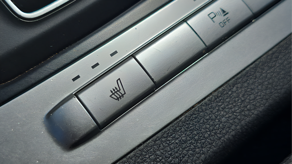 Used 2024 Kia Carnival LX FWD image 27
