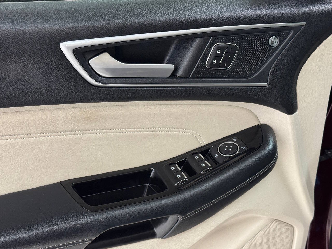 Used 2019 Ford Edge Titanium w/ Equipment Group 301A FWD image 28