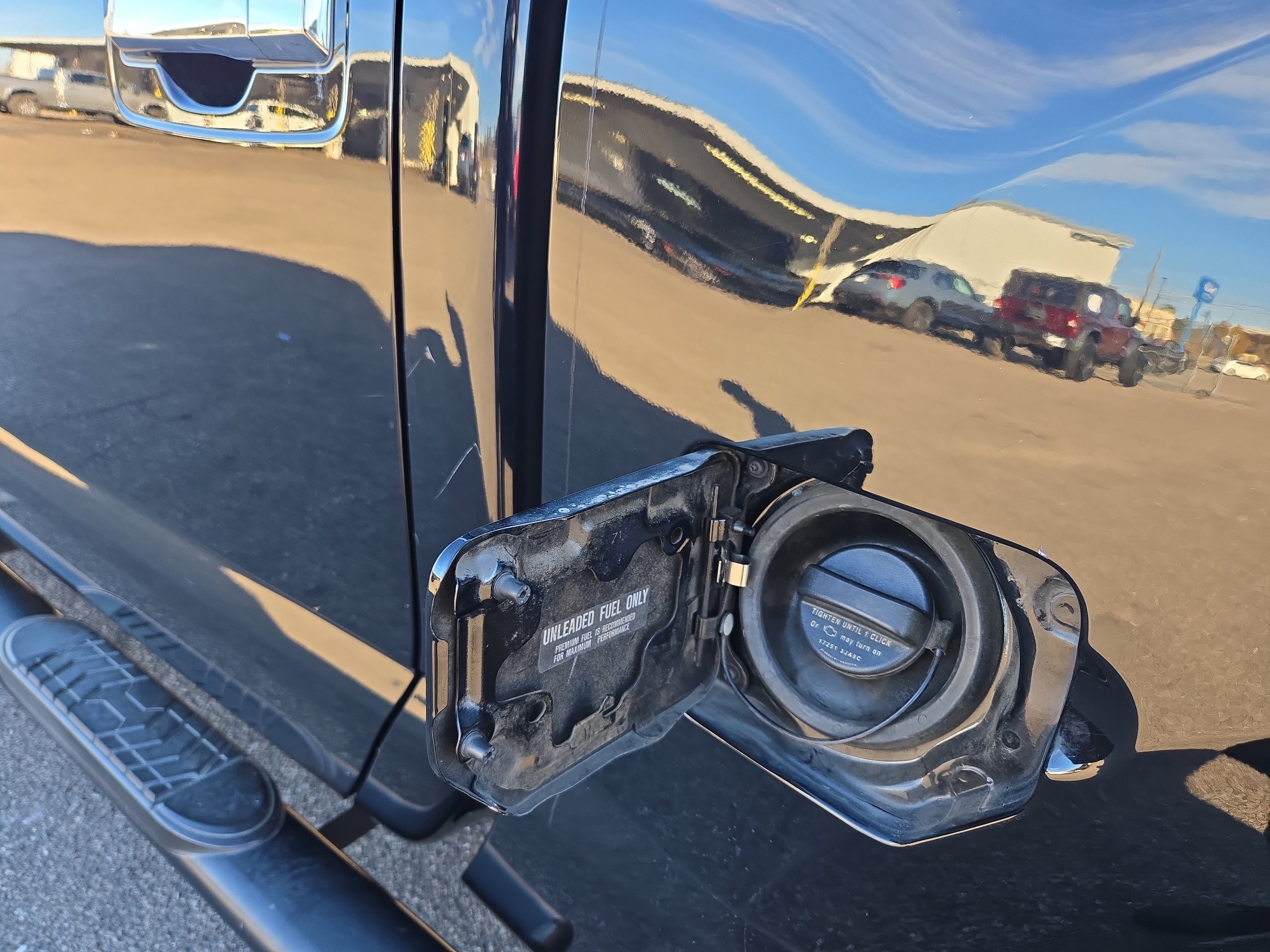 Used 2021 Nissan Titan SV w/ SV Convenience Package image 16