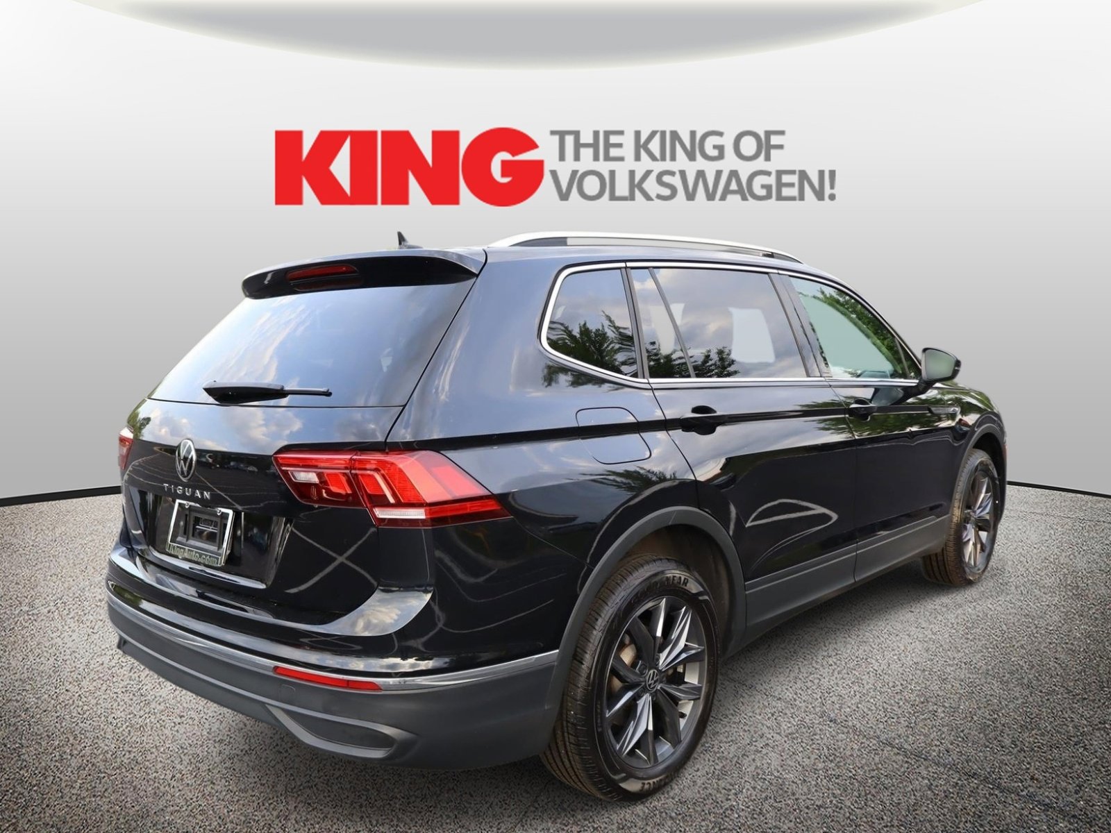 Certified 2023 Volkswagen Tiguan SE FWD image 3