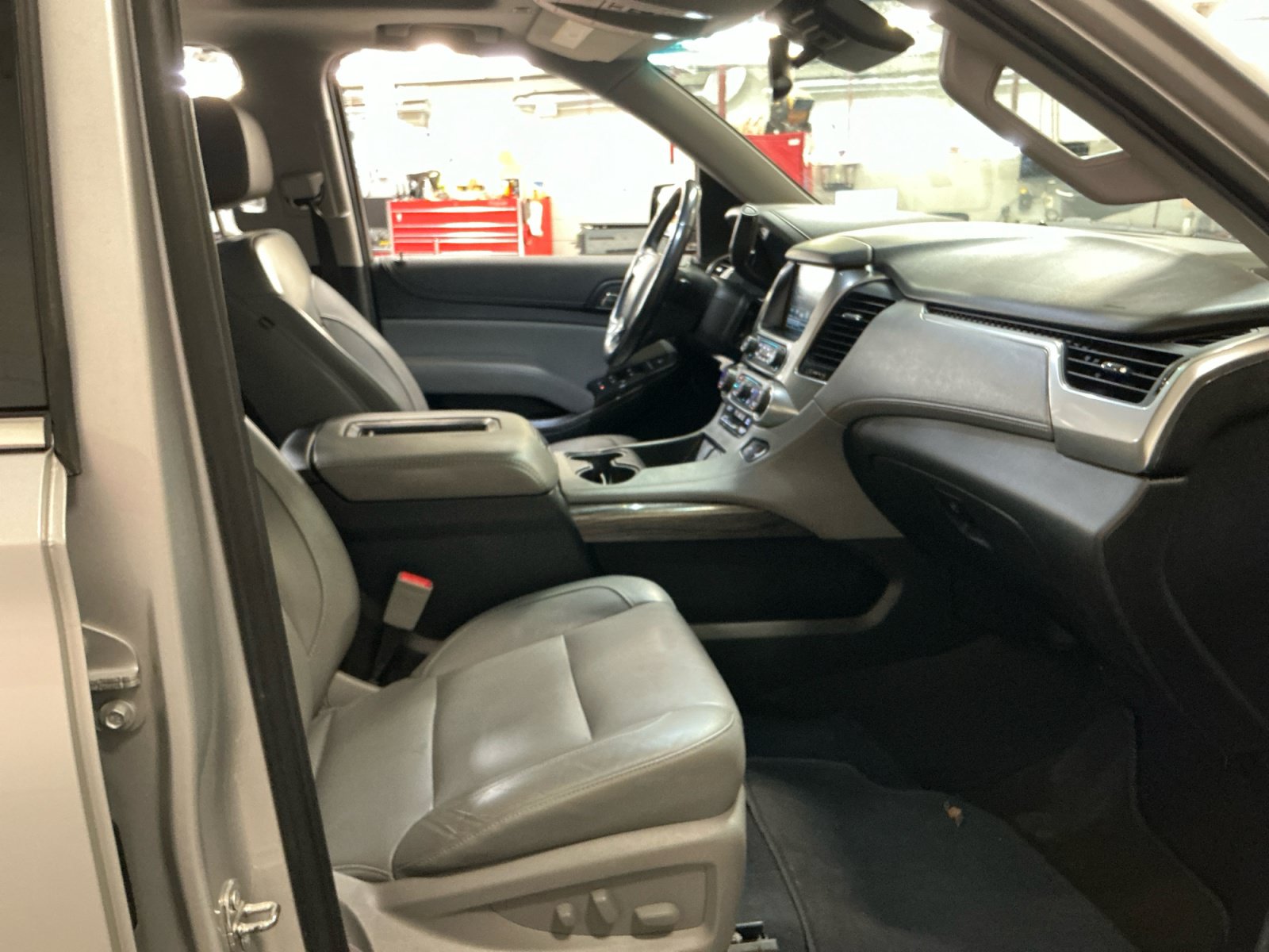 Used 2020 Chevrolet Suburban LT AWD/4WD image 19