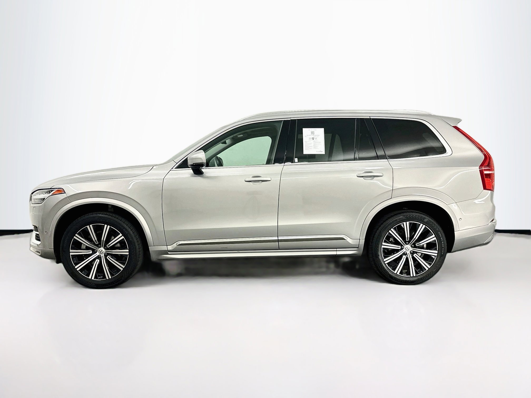 Used 2023 Volvo XC90 B5 Plus AWD/4WD image 4