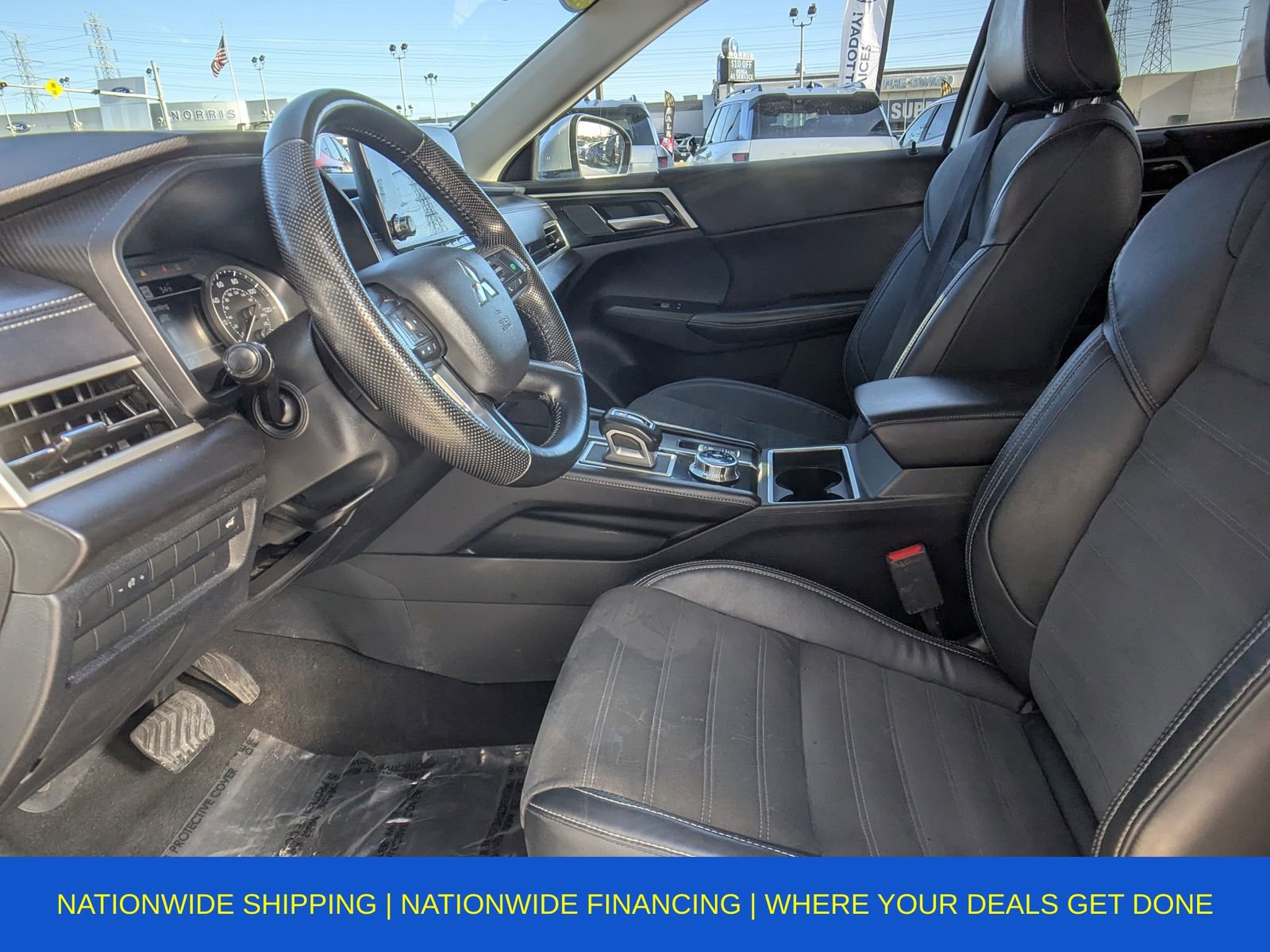 Used 2023 Mitsubishi Outlander SE image 12