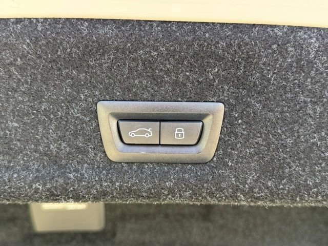 Used 2025 BMW 330i xDrive Sedan w/ M Sport Package image 16