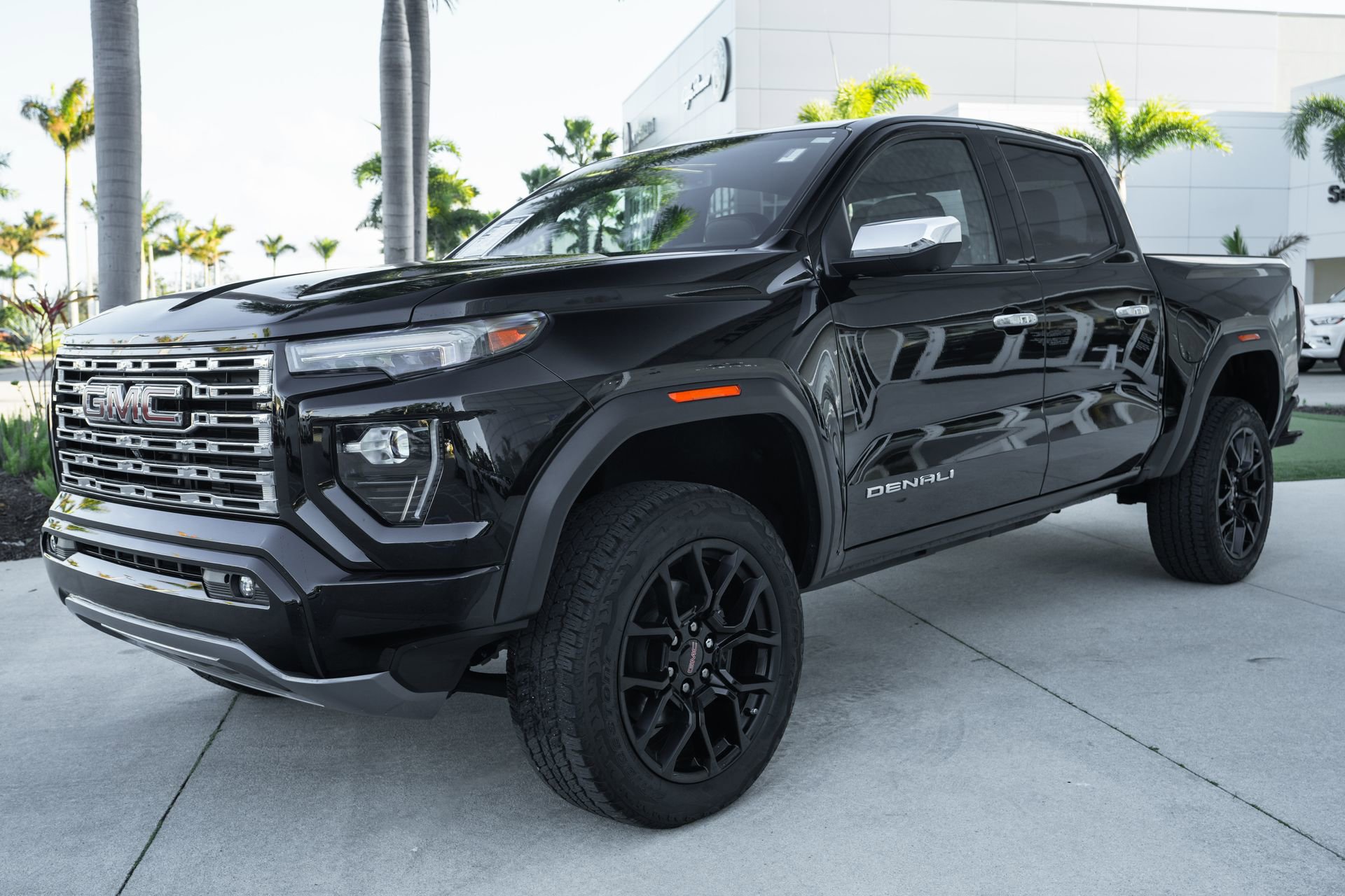 Used 2024 GMC Canyon Denali w/ LPO, Denali Black Edition image 5