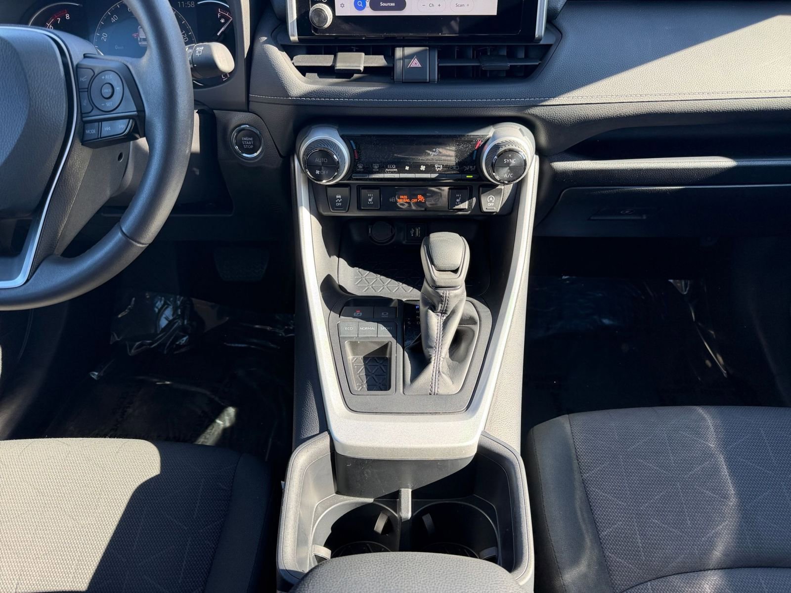 Used 2025 Toyota RAV4 XLE image 40