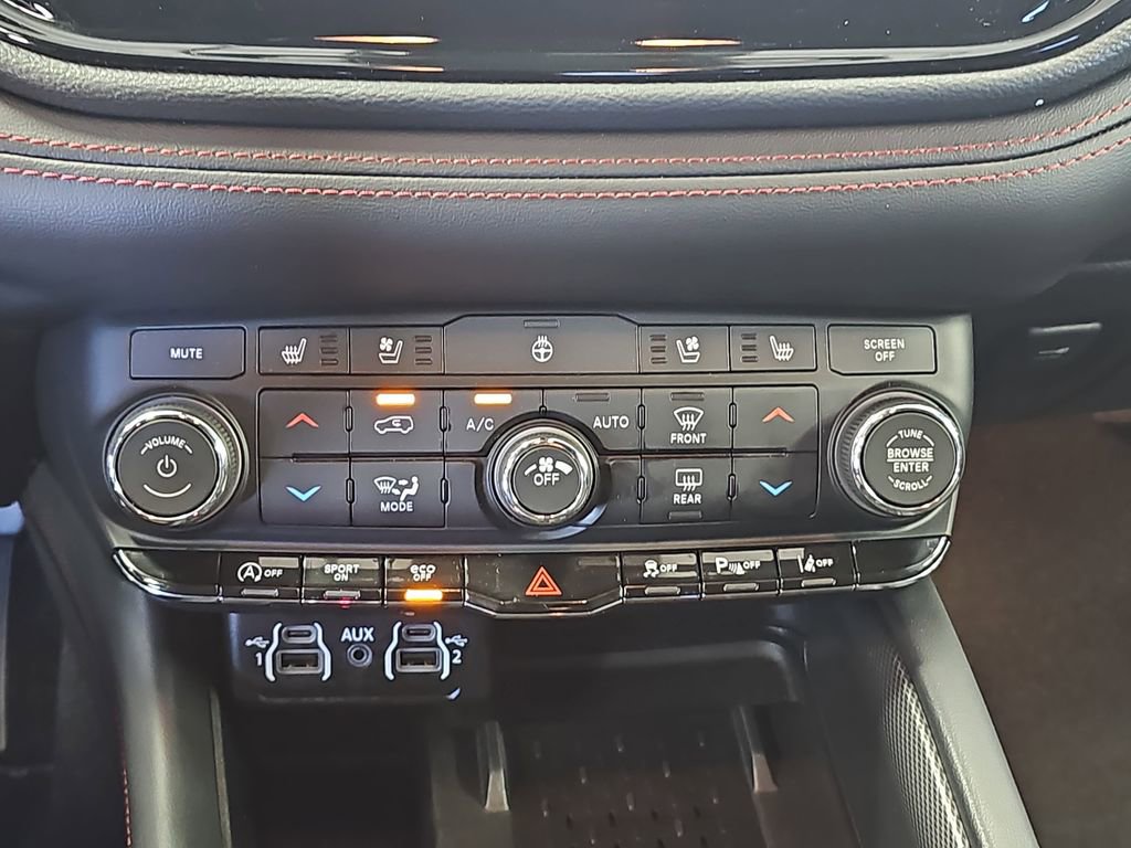 Used 2025 Dodge Durango GT AWD/4WD image 23
