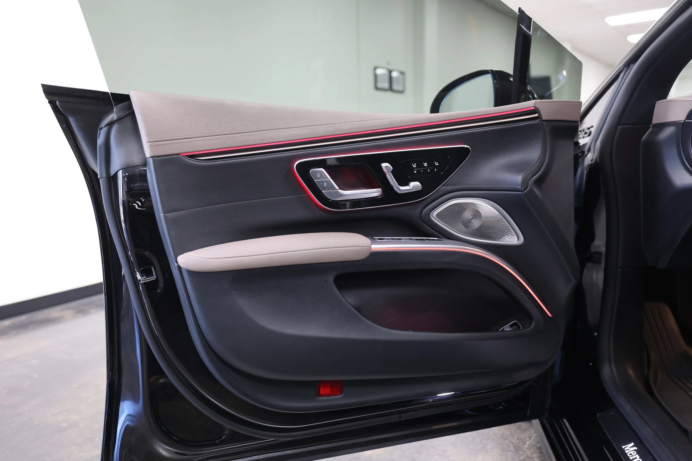 Used 2022 Mercedes-Benz EQS 580 4MATIC Sedan image 26