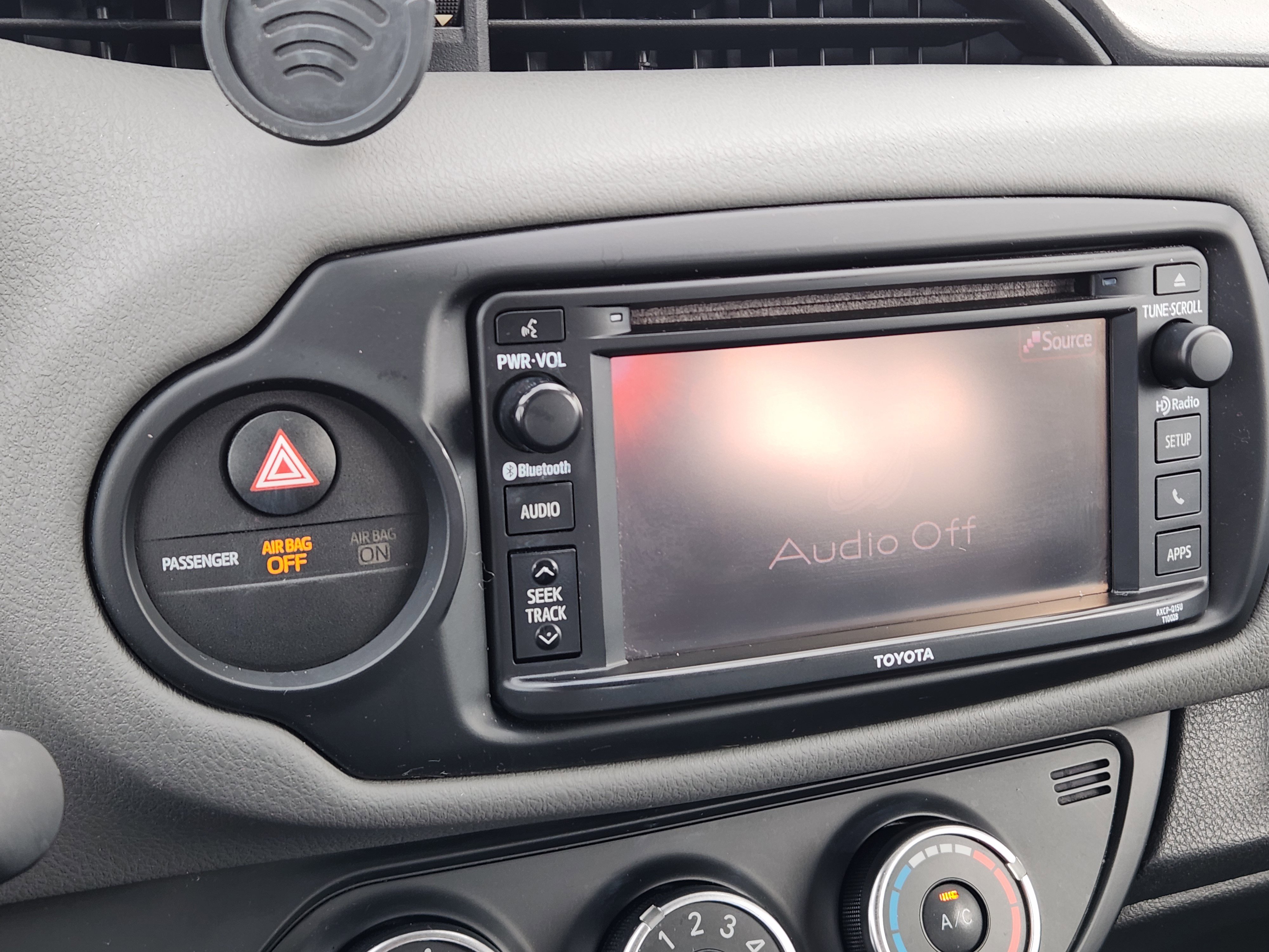 Used 2016 Toyota Yaris L image 20