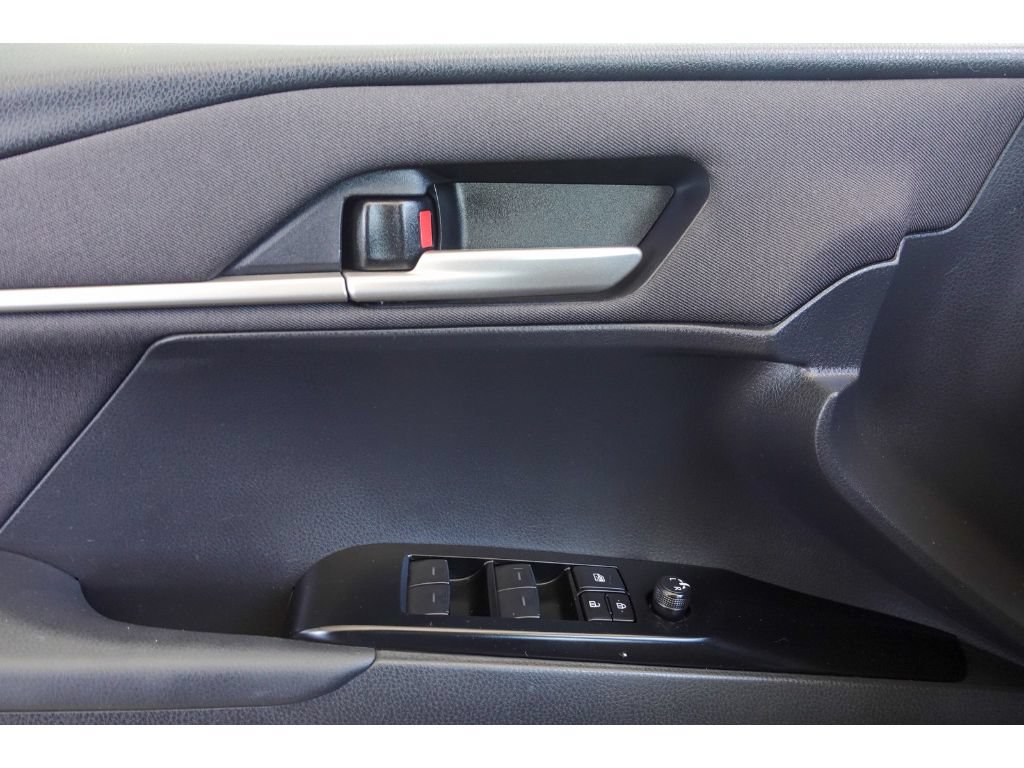 Used 2025 Toyota Camry LE FWD image 12