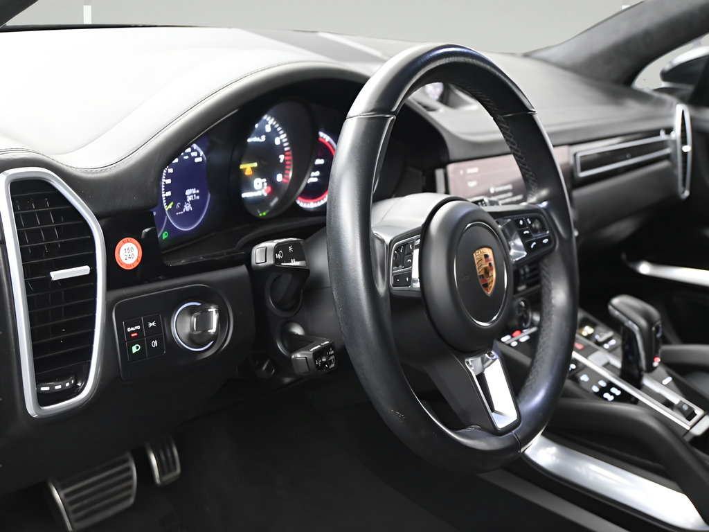 Certified 2022 Porsche Cayenne Turbo S AWD/4WD image 5
