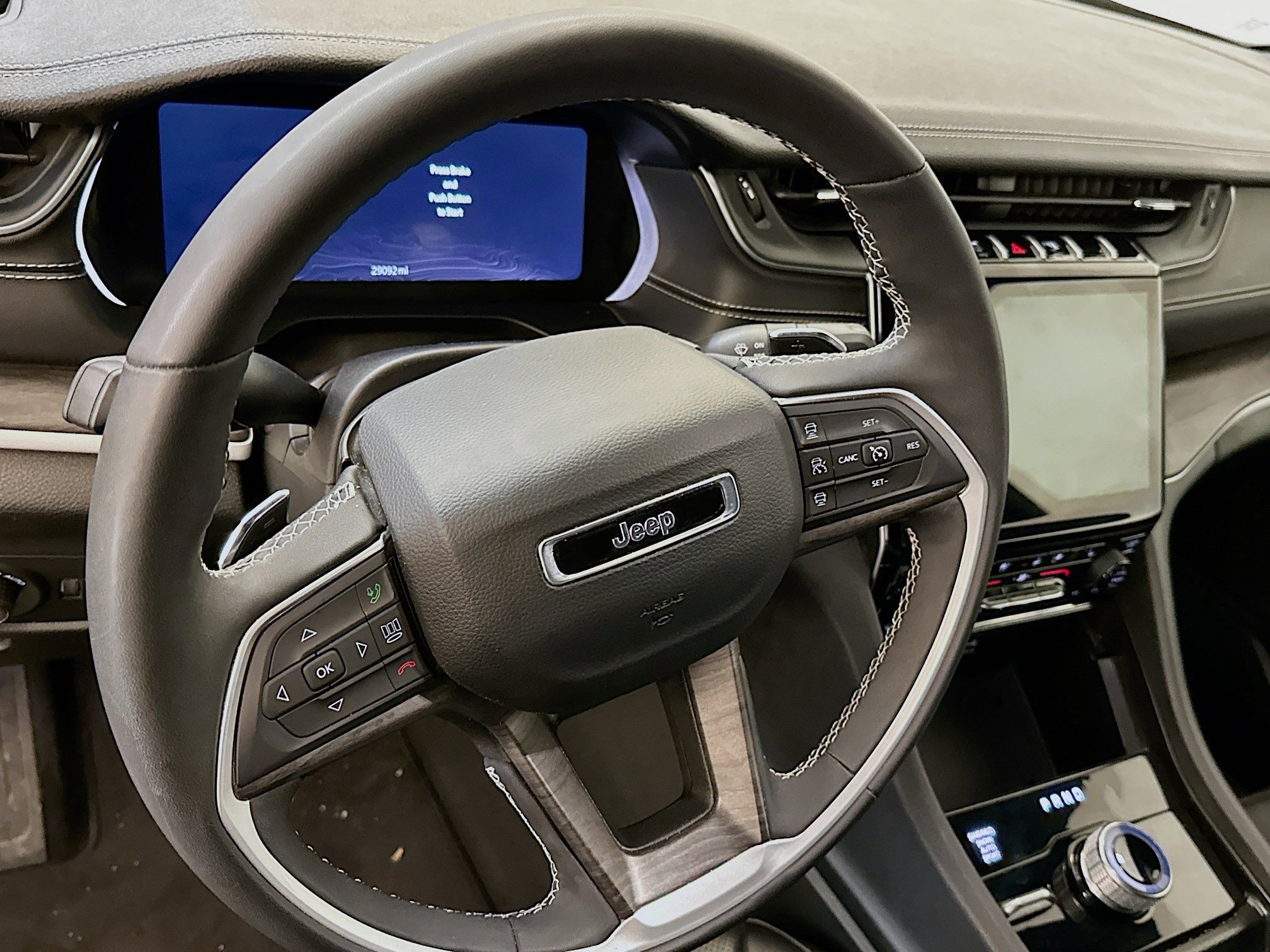 Used 2024 Jeep Grand Cherokee L Limited w/ Luxury Tech Group II image 18