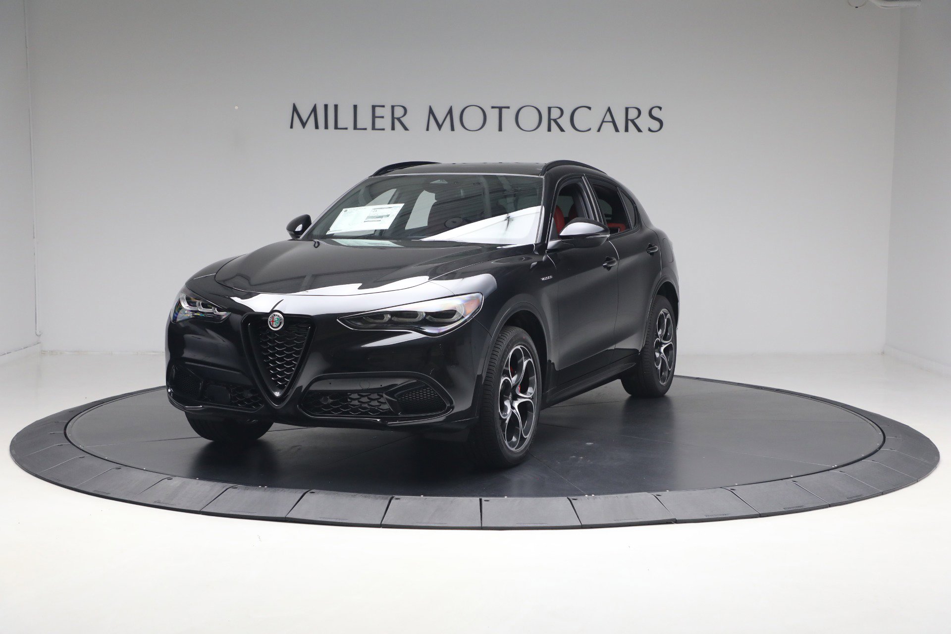 New 2026 Alfa Romeo Stelvio Sprint AWD/4WD image 2
