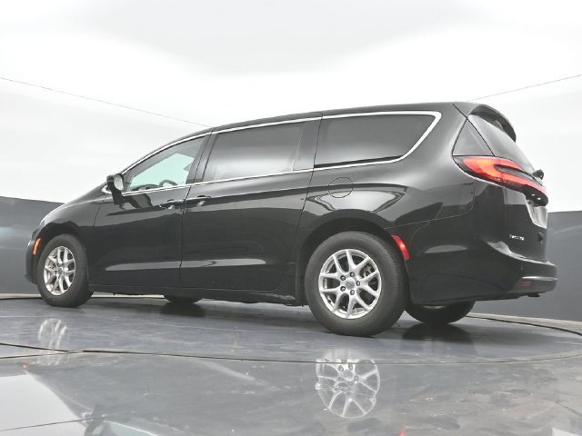 Used 2024 Chrysler Pacifica Touring-L FWD image 33