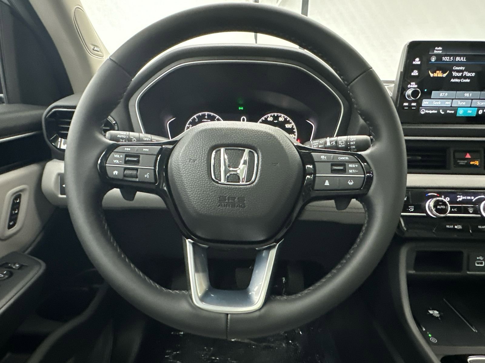 New 2025 Honda Pilot Touring image 25