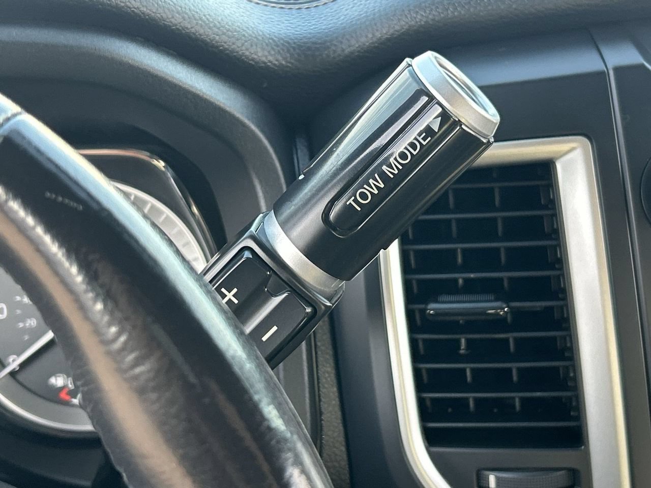Used 2019 Nissan Titan SL w/ Midnight Edition AWD/4WD image 26