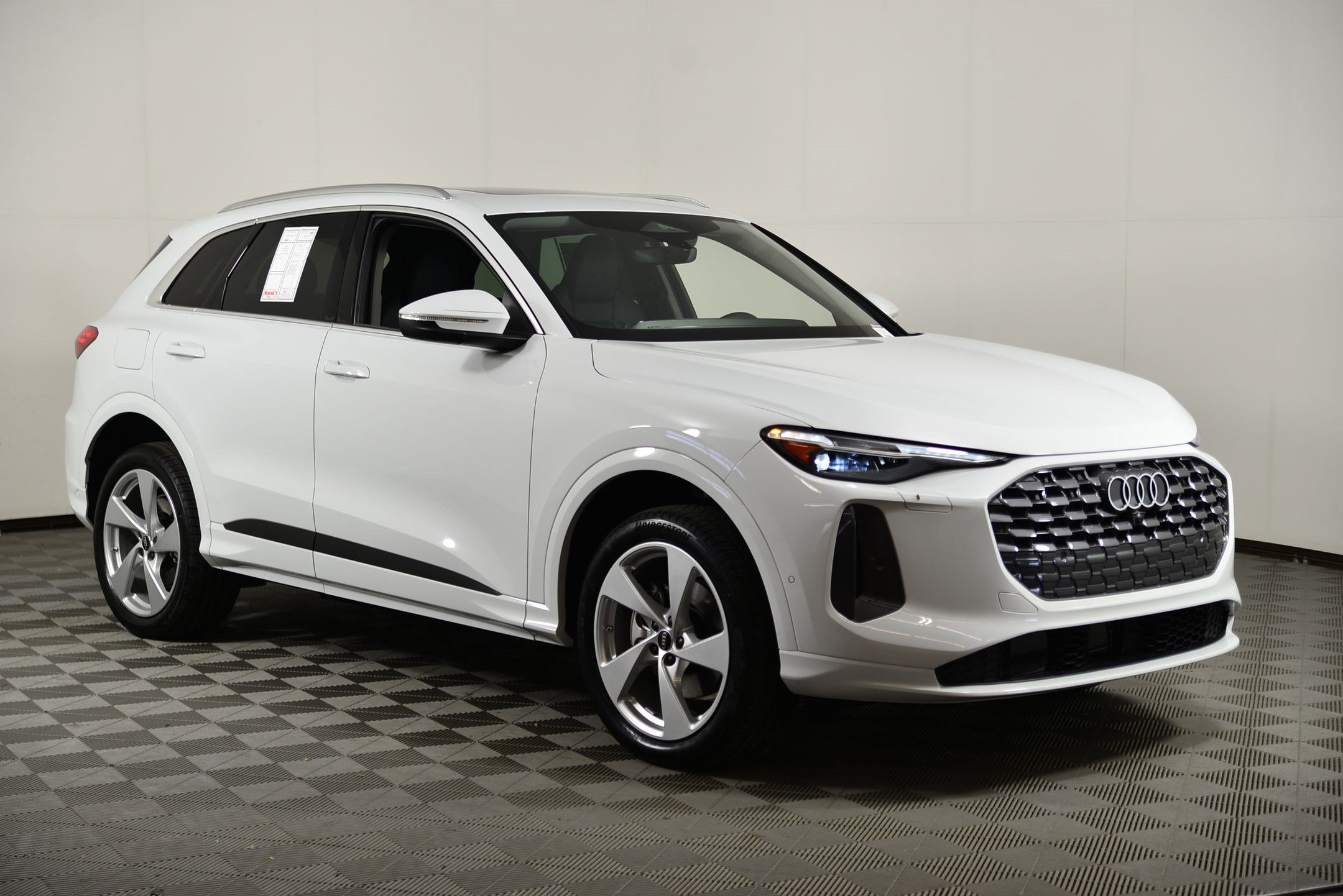 New 2025 Audi Q5 Premium w/ Premium Plus AWD/4WD image 6