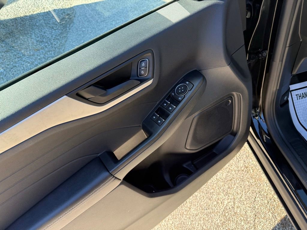 Used 2022 Ford Escape SE w/ Cold Weather Package image 24