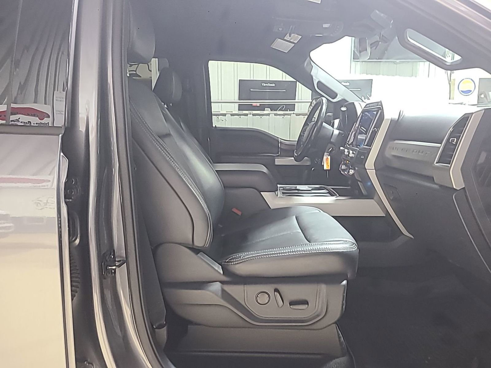 Used 2022 Ford F250 XLT w/ Black Appearance Package image 8