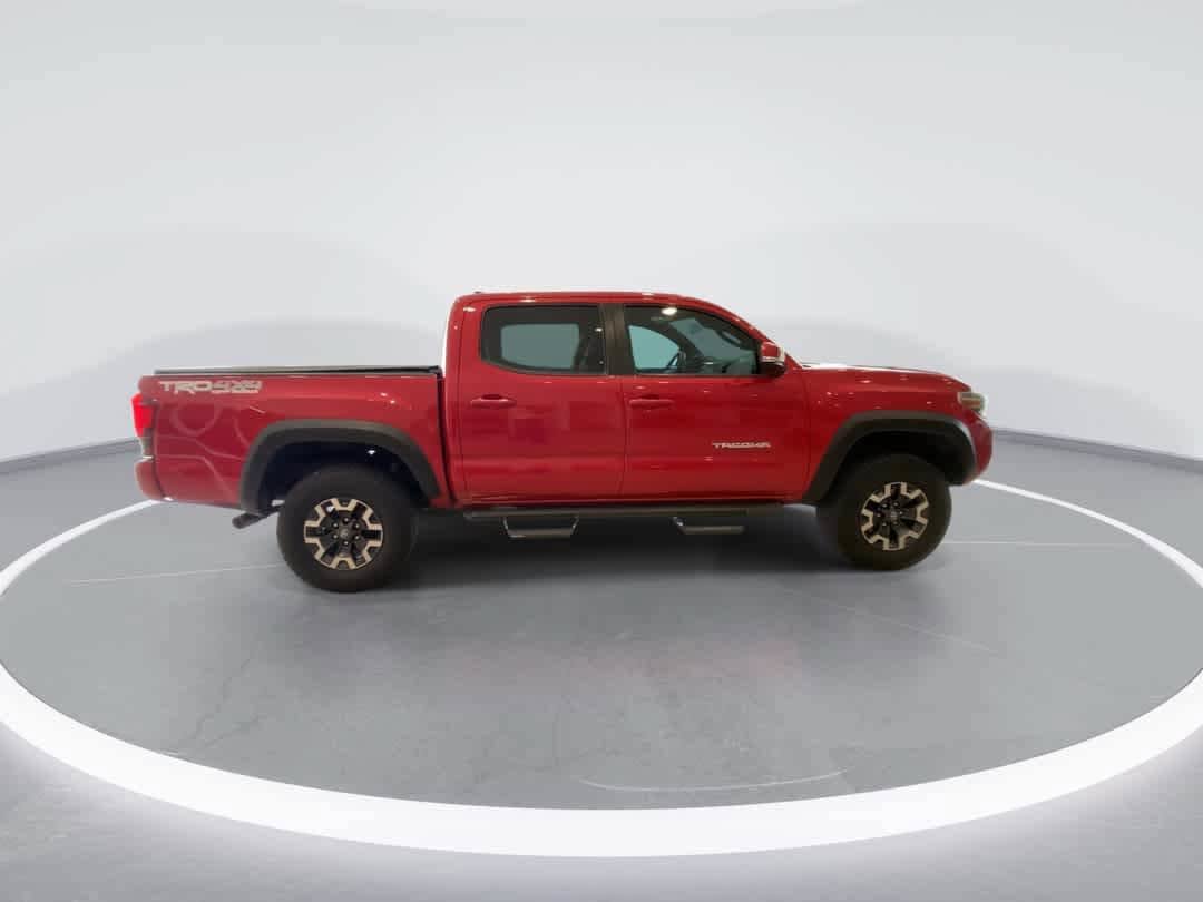 Used 2018 Toyota Tacoma TRD Off-Road AWD/4WD image 9