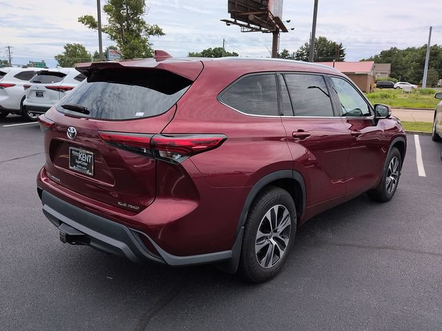 Used 2020 Toyota Highlander XLE AWD/4WD image 7
