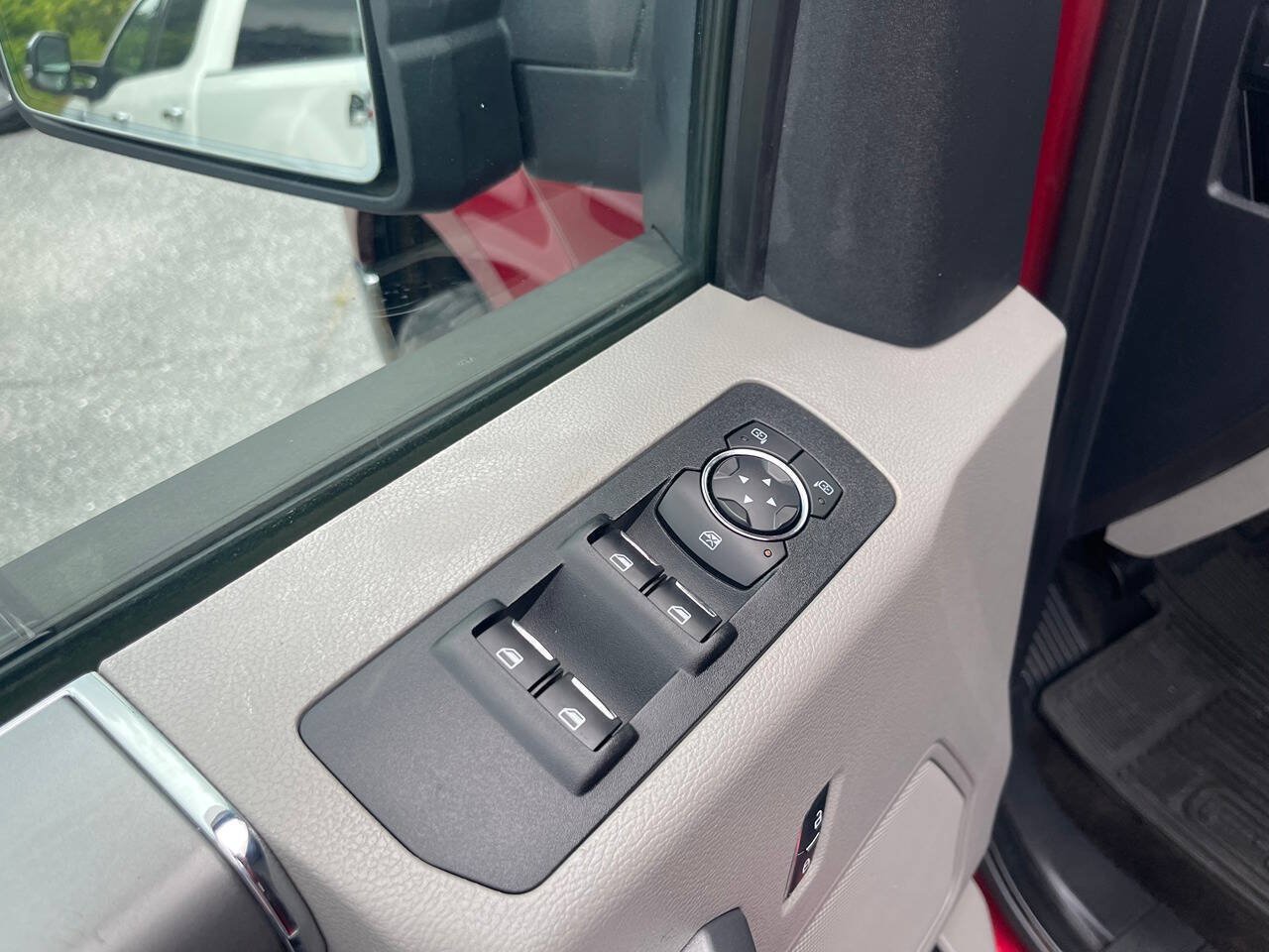 Used 2015 Ford F150 XLT w/ Equipment Group 302A Luxury AWD/4WD image 22