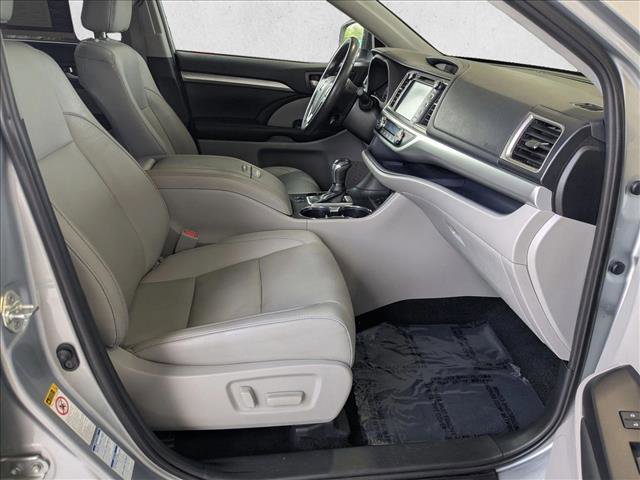 Used 2019 Toyota Highlander XLE image 19