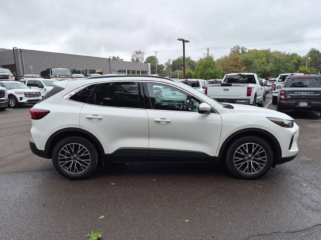 Certified 2023 Ford Escape SE w/ PHEV Premium Package FWD image 14
