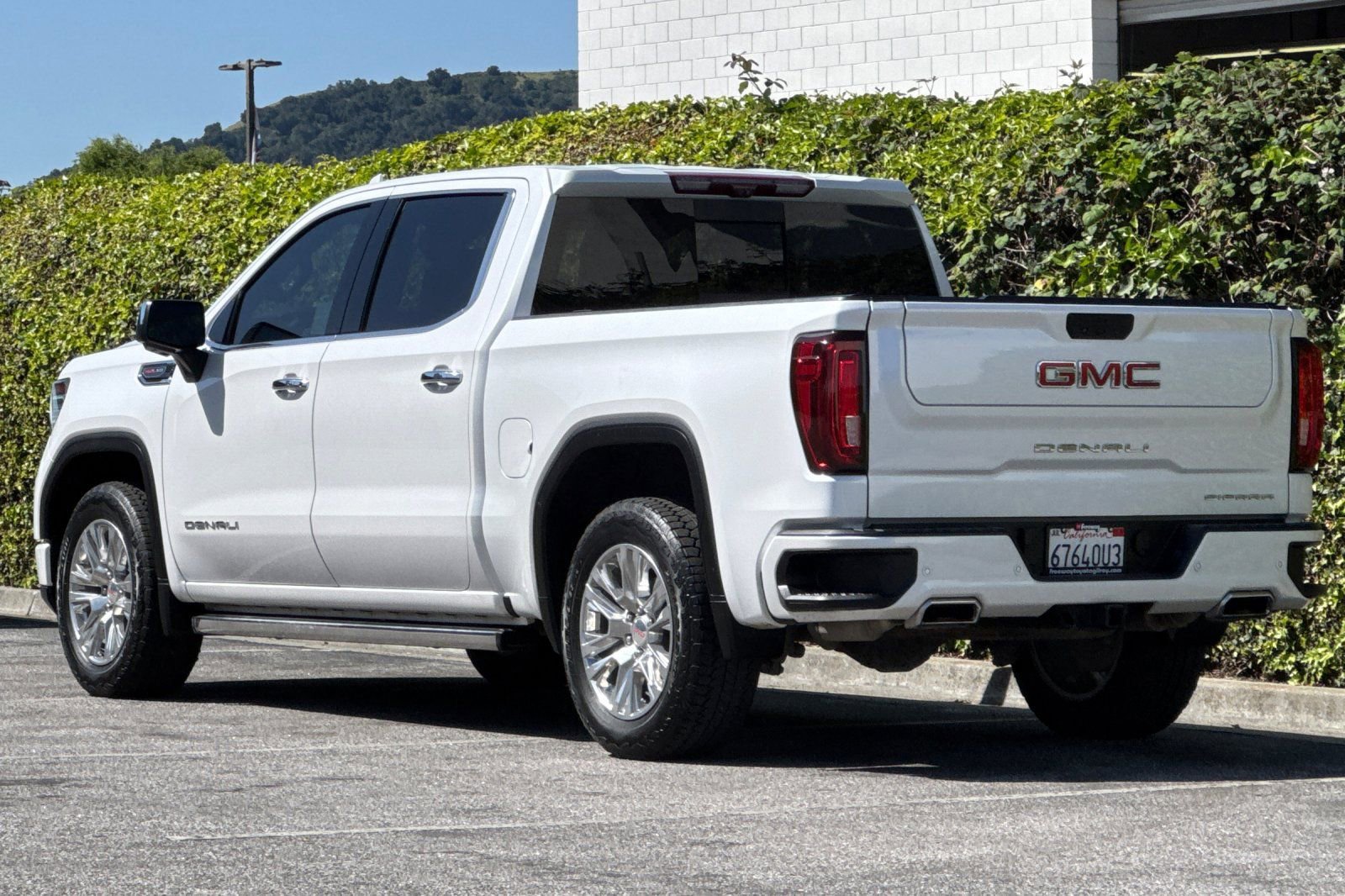 Used 2023 GMC Sierra 1500 Denali w/ Technology Package AWD/4WD image 6