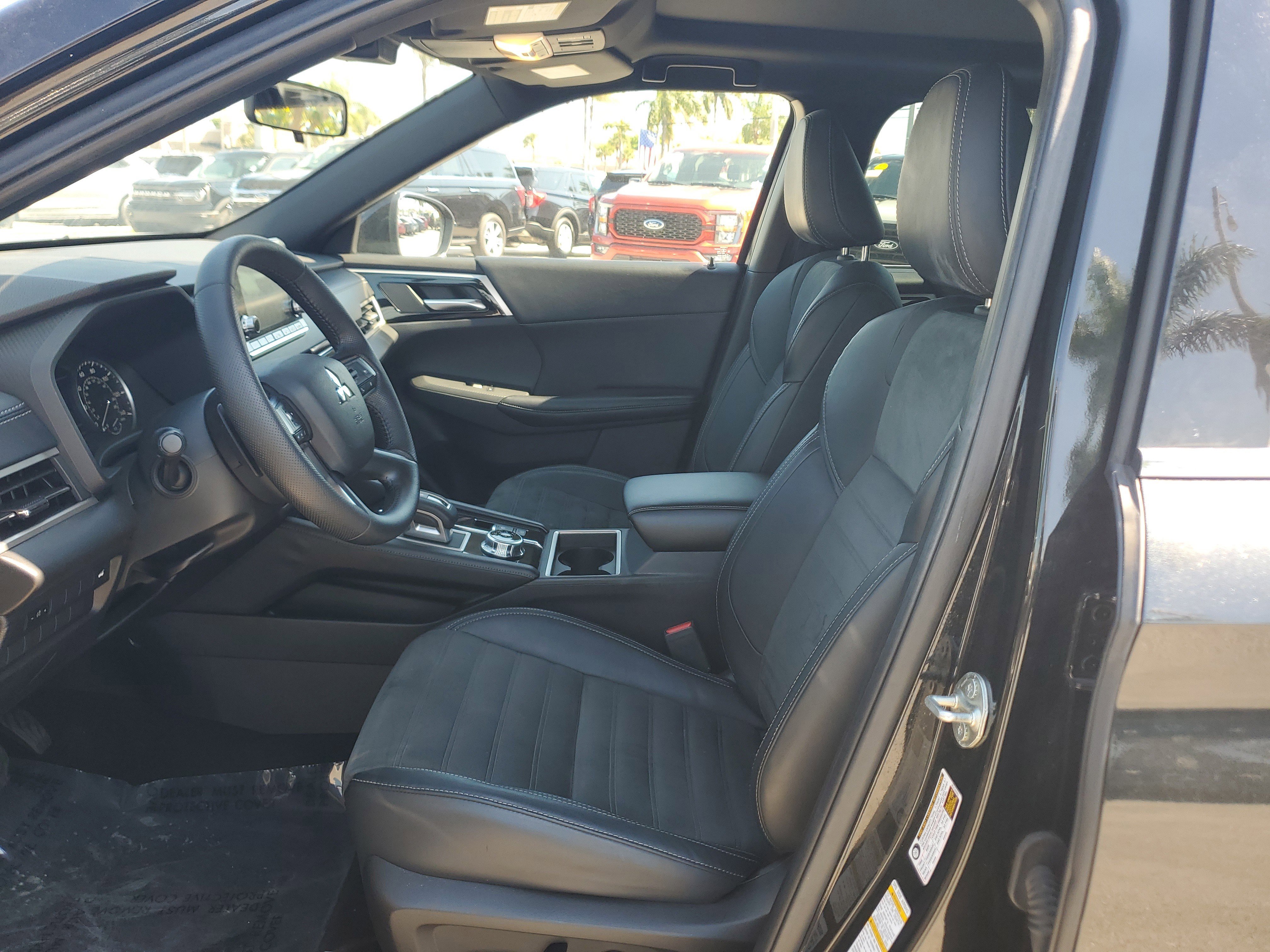 Used 2022 Mitsubishi Outlander SEL Black Edition image 12