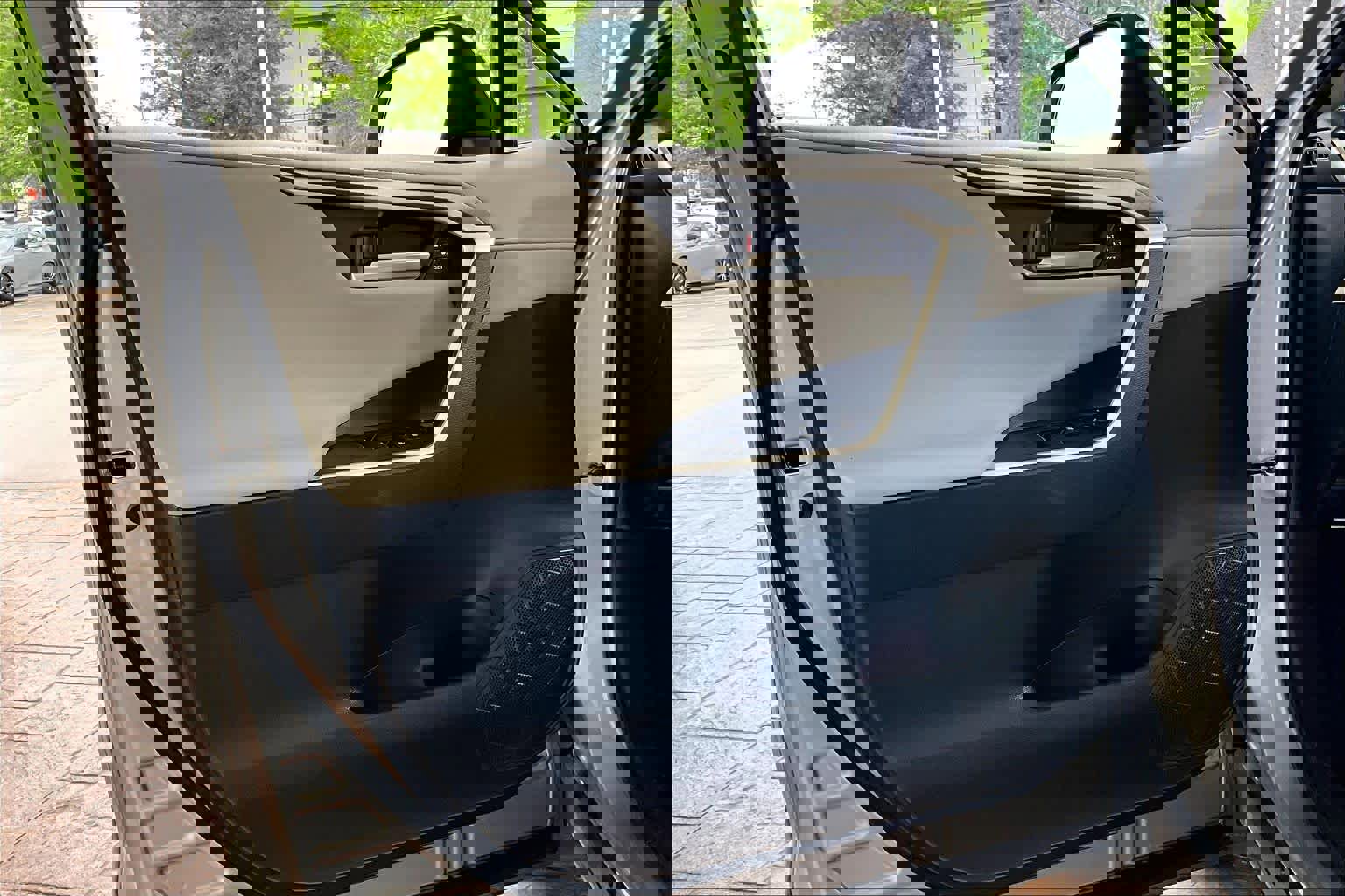 Used 2020 Toyota RAV4 Limited FWD image 20