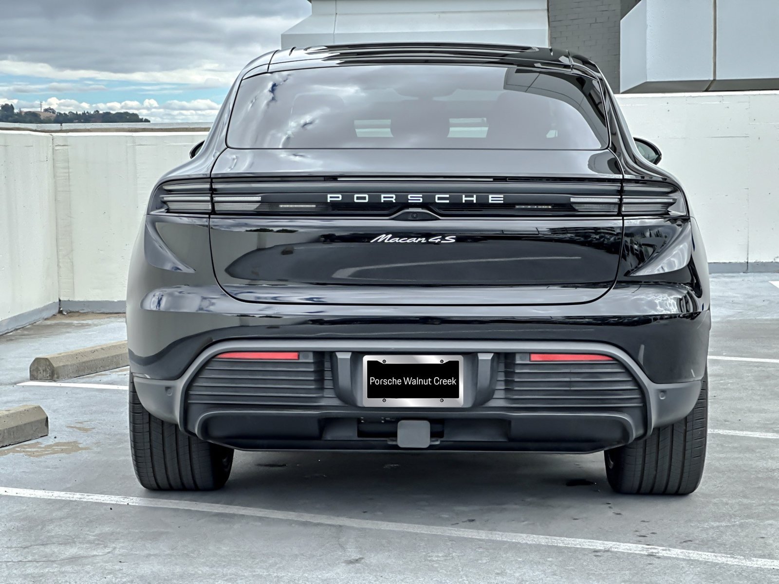 Used 2025 Porsche Macan 4S Electric AWD/4WD image 8