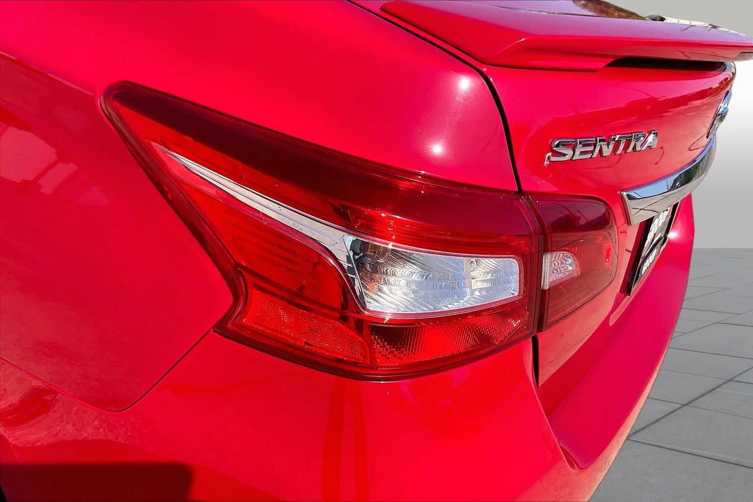 Used 2019 Nissan Sentra SR FWD image 29