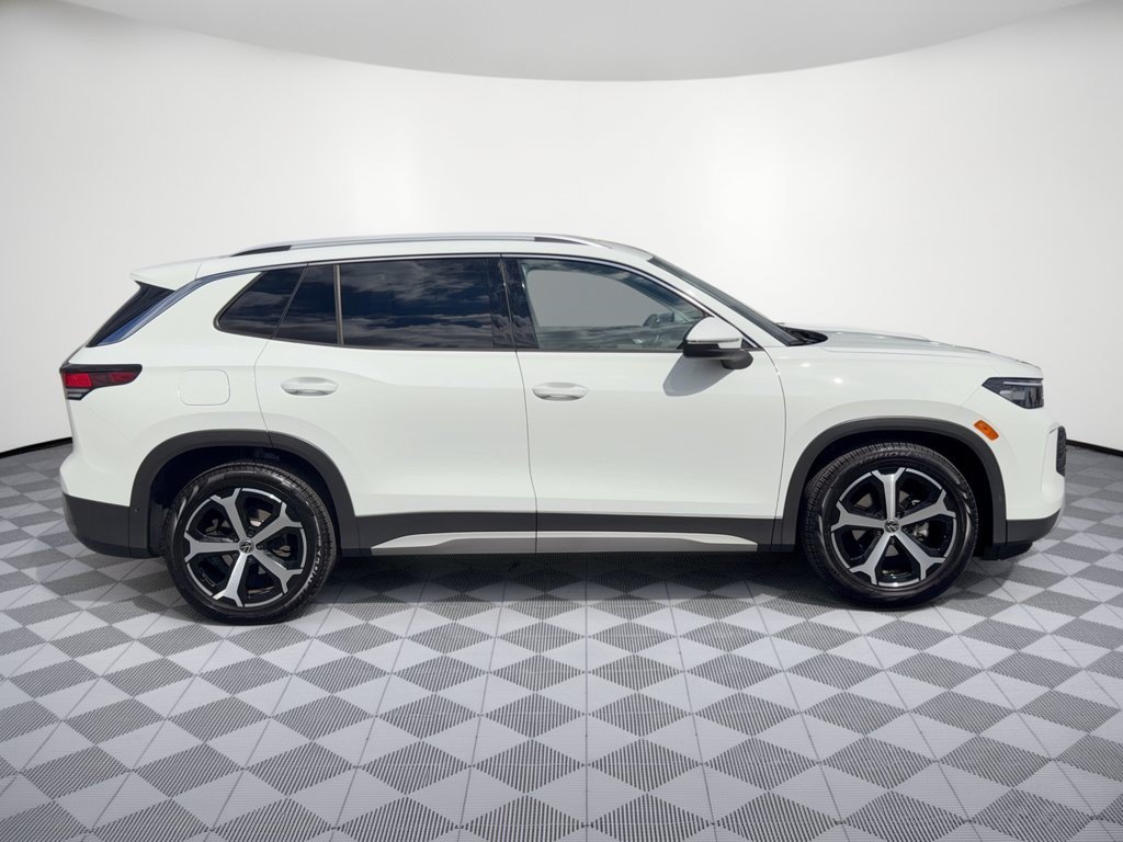 Used 2026 Volkswagen Tiguan SE FWD image 8