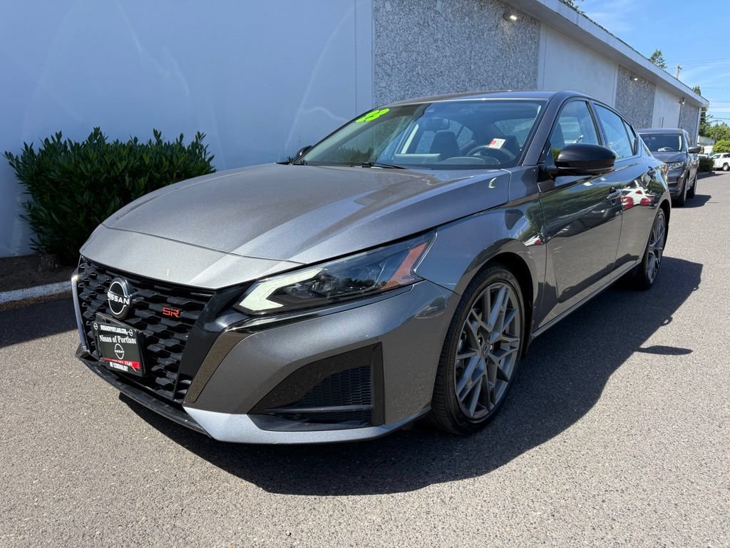 Used 2023 Nissan Altima 2.0 SR FWD image 2