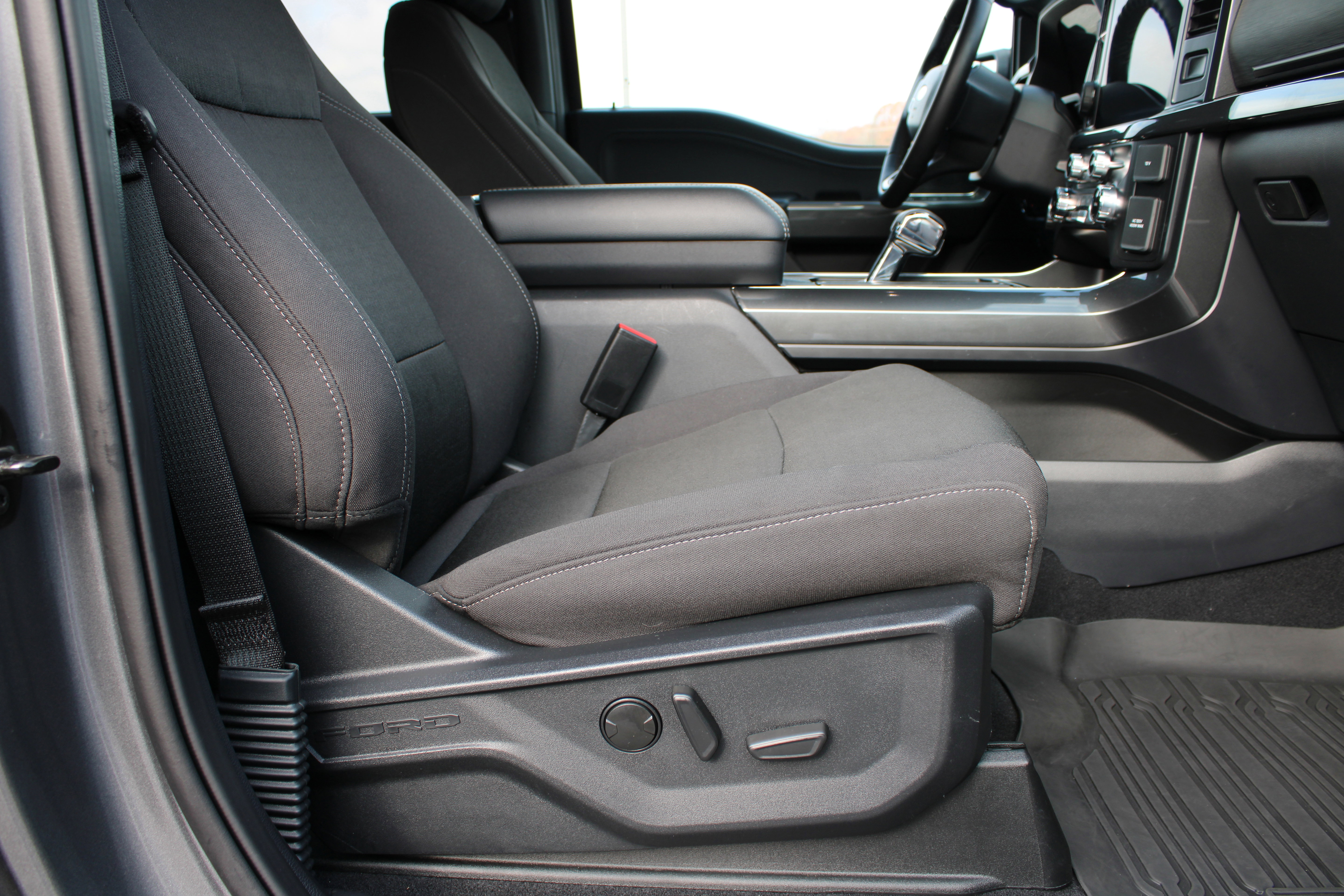 Used 2023 Ford F150 XLT w/ Equipment Group 302A High image 17