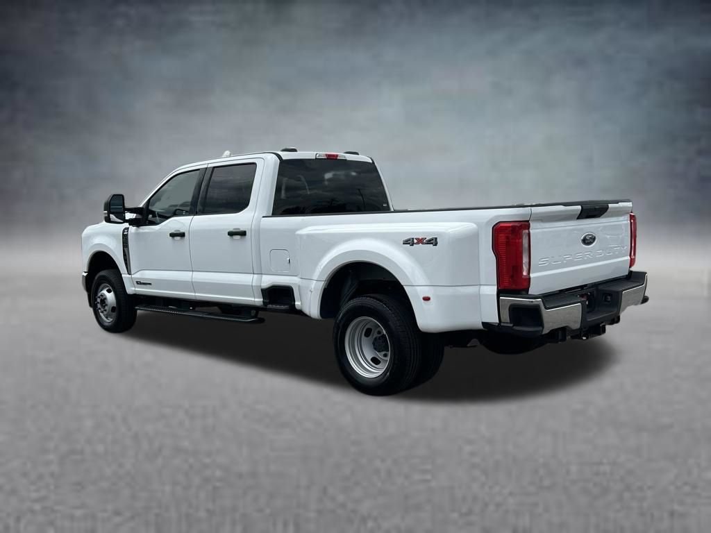Used 2025 Ford F350 XLT AWD/4WD image 3