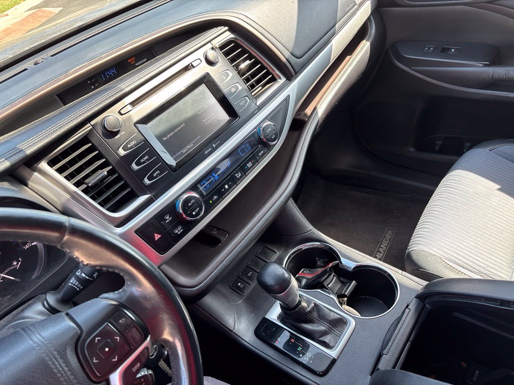 Used 2015 Toyota Highlander Plus FWD image 18