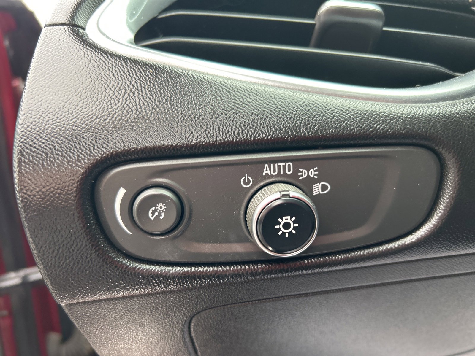 Used 2018 Chevrolet Malibu Premier w/ Premier Sun and Wheel Package image 20