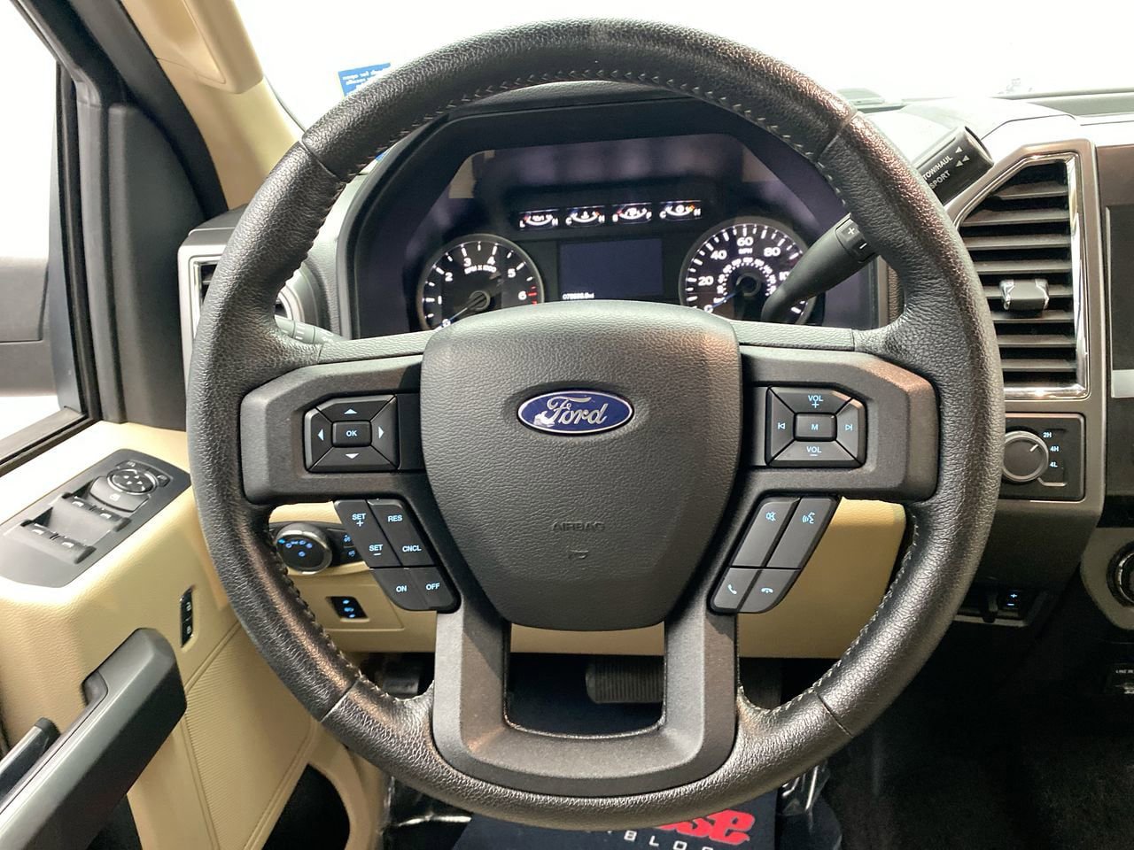 Used 2015 Ford F150 XLT w/ Equipment Group 302A Luxury AWD/4WD image 16